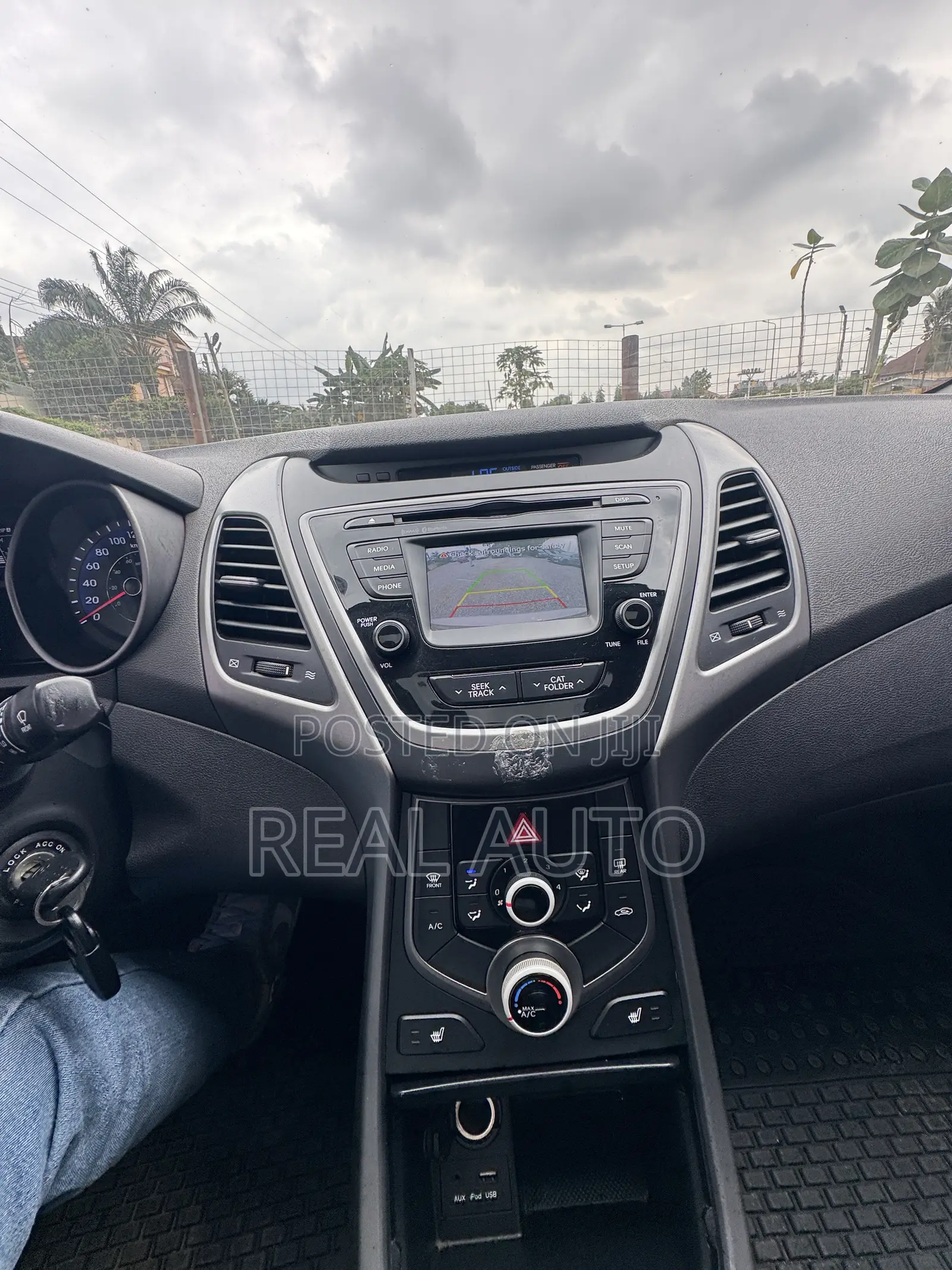 Hyundai Elantra Limited 4dr Sedan (1.8L 4cyl 6A) 2015 Silver