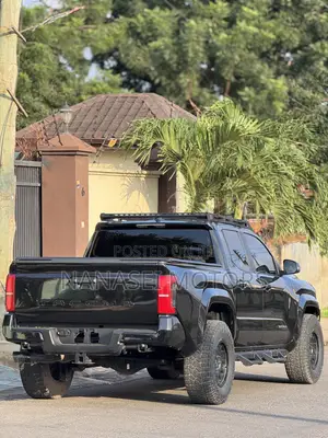Toyota Tacoma SR5 Double Cab 6' Bed AT 2024 Black