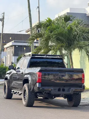 Toyota Tacoma SR5 Double Cab 6' Bed AT 2024 Black