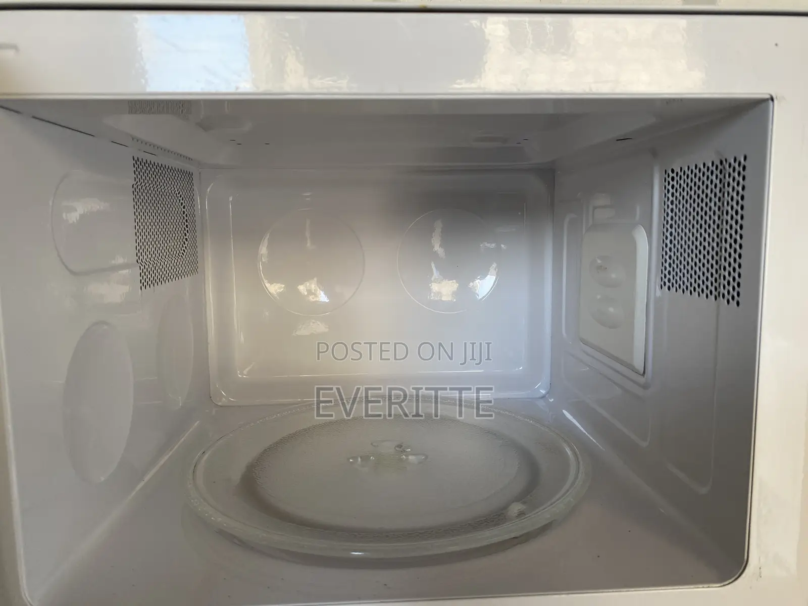UK Standard Quality Emerson Microwave Oven