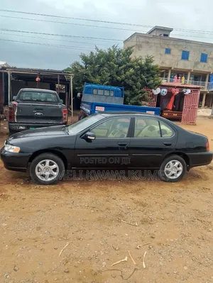 Nissan Altima 2000 Black