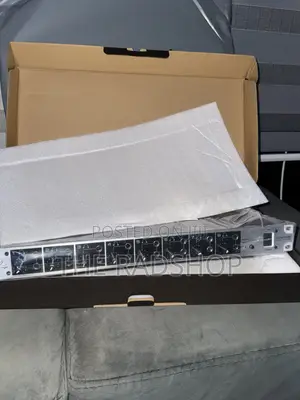 8 Channels Headphone Amplifier