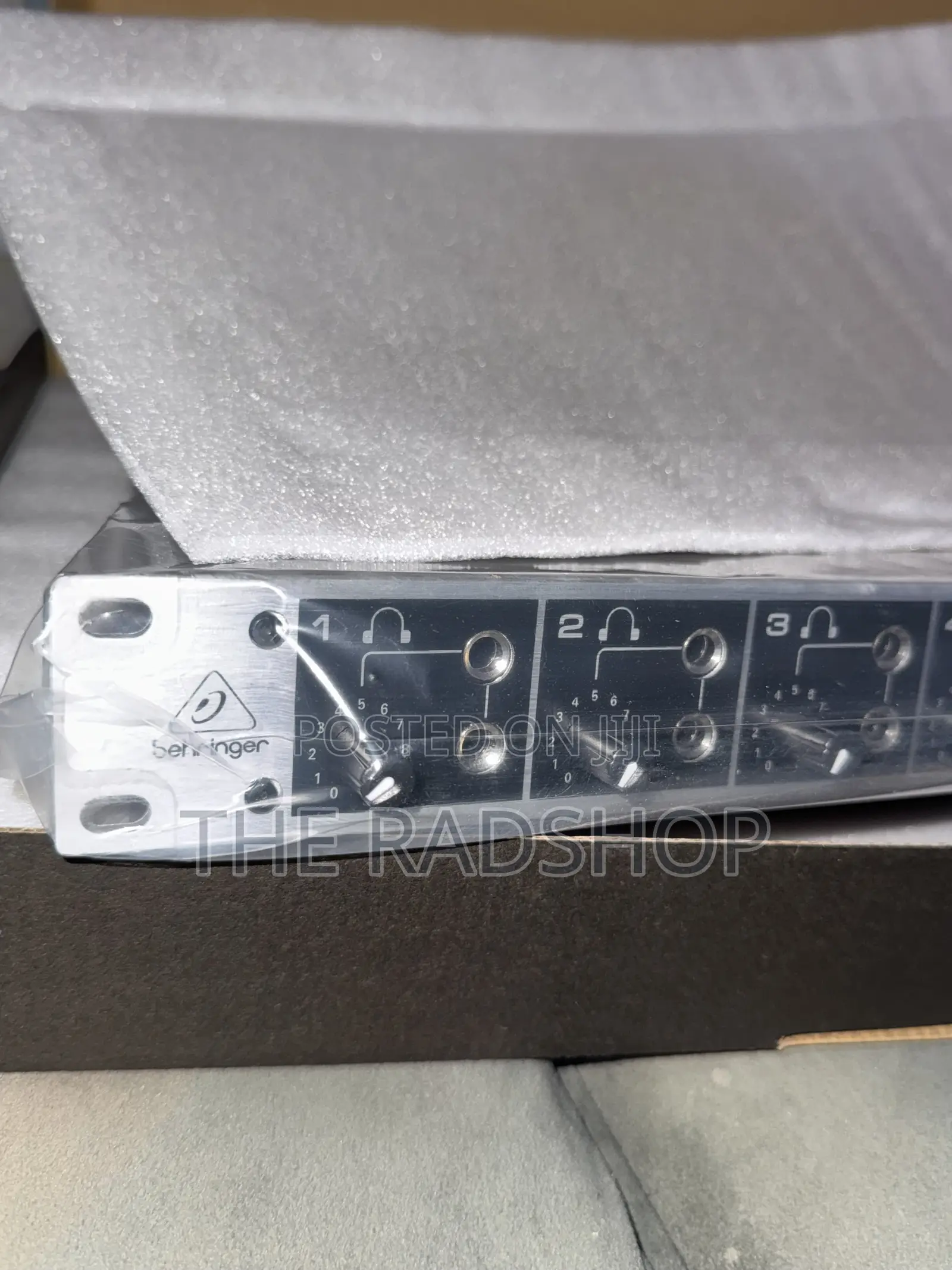 8 Channels Headphone Amplifier