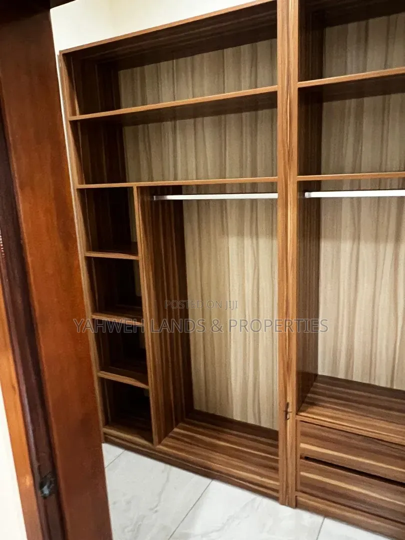 4bdrm House in Borteyman, Baatsona Total for rent