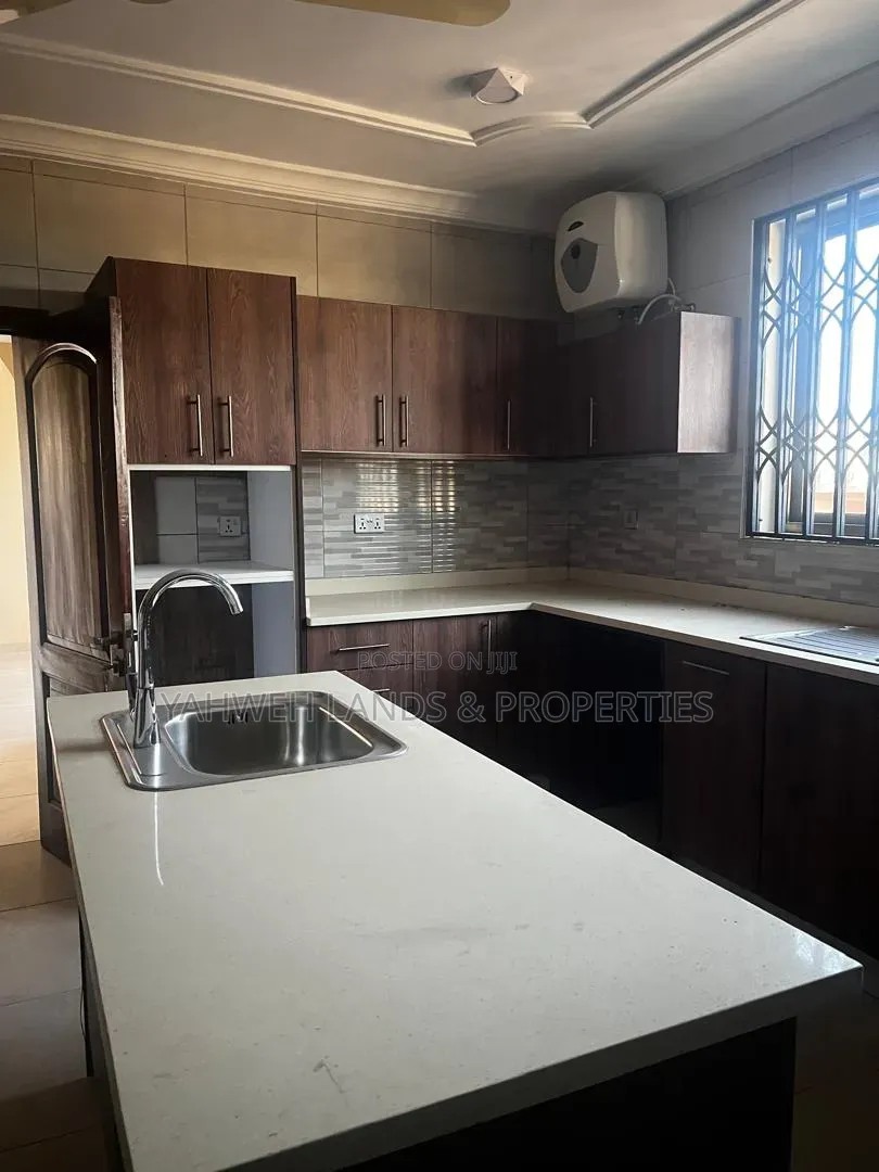 4bdrm House in Borteyman, Baatsona Total for rent
