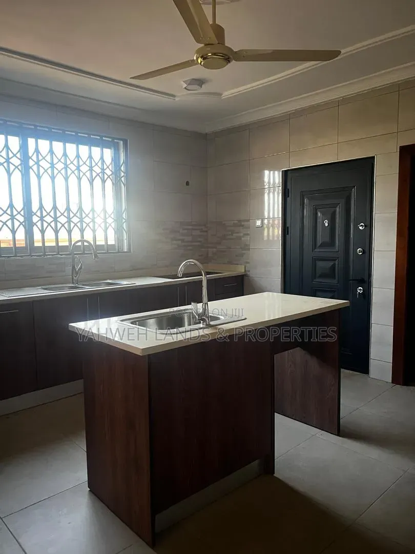 4bdrm House in Borteyman, Baatsona Total for rent