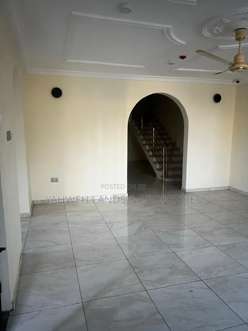 4bdrm House in Borteyman, Baatsona Total for rent