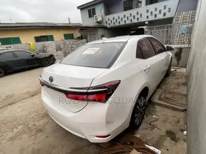 Toyota Corolla 2018 White