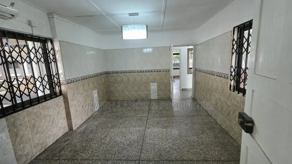 8bdrm House in Italian Embassy for rent