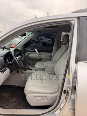 Toyota Highlander 2.7L 2WD 2013 Silver