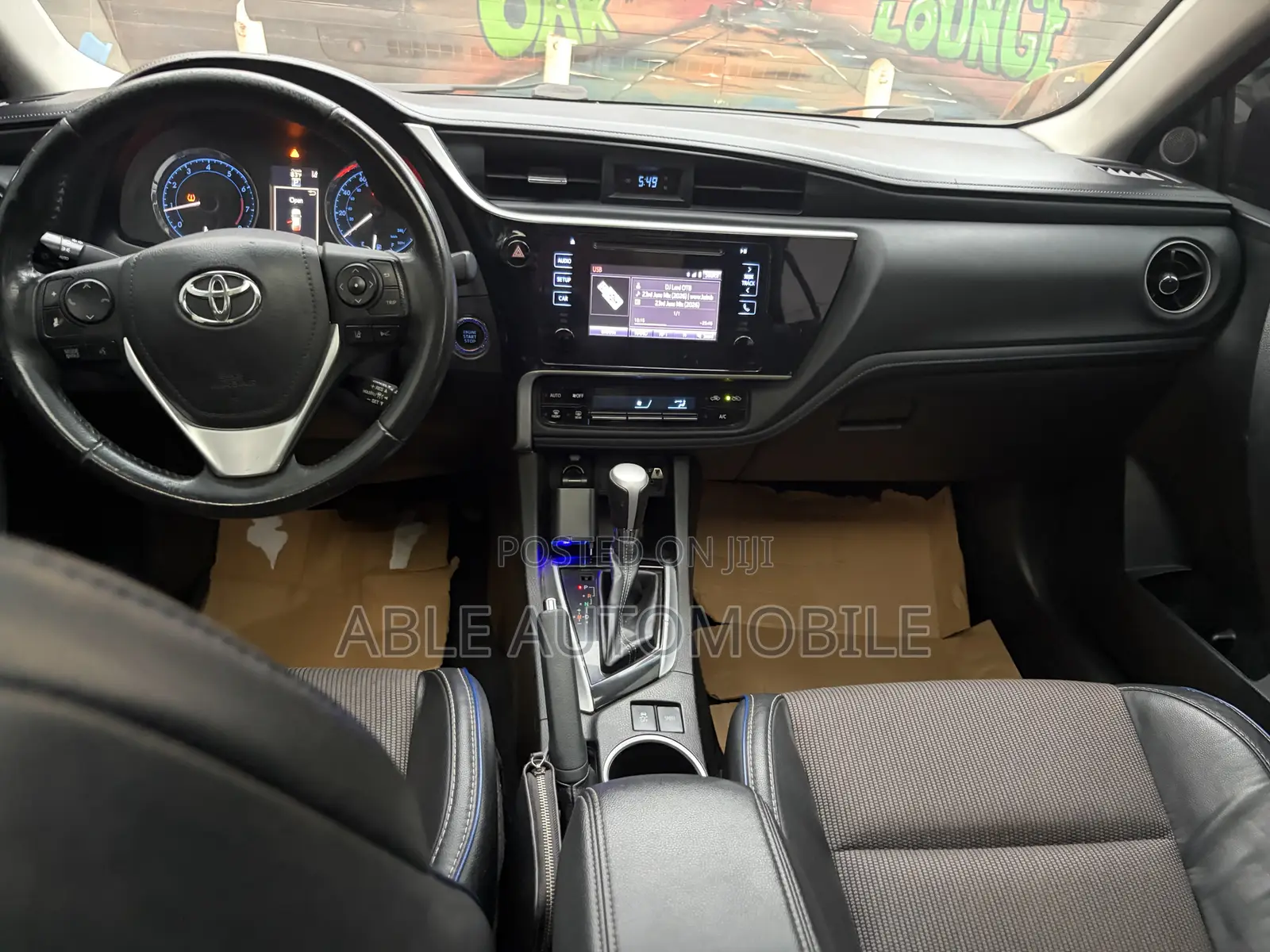 Toyota Corolla SE 4dr Sedan (1.8L 4cyl CVT) 2017 Red
