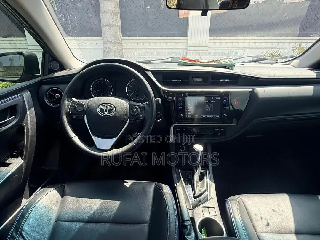 Toyota Corolla XSE (1.8L 4cyl 2A) 2018 Gray