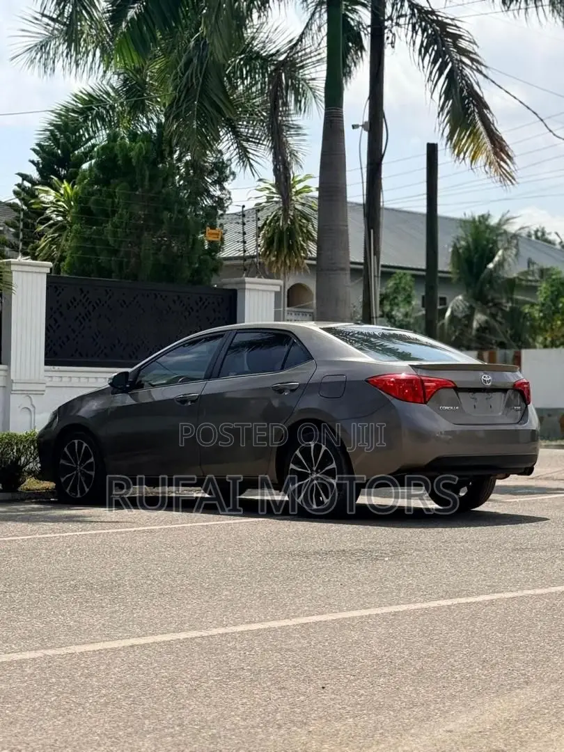 Toyota Corolla XSE (1.8L 4cyl 2A) 2018 Gray