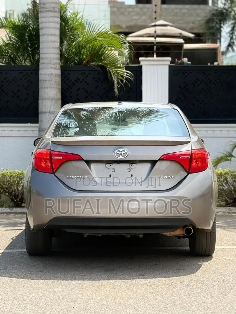 Toyota Corolla XSE (1.8L 4cyl 2A) 2018 Gray