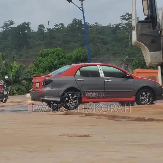 Toyota Corolla Base 4dr Sedan (1.8L 4cyl 5M) 2010 Gray