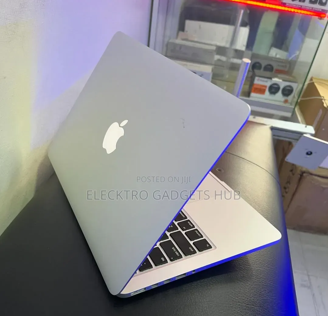 Laptop Apple MacBook Pro 2015 8GB Intel Core i5 SSD 128GB