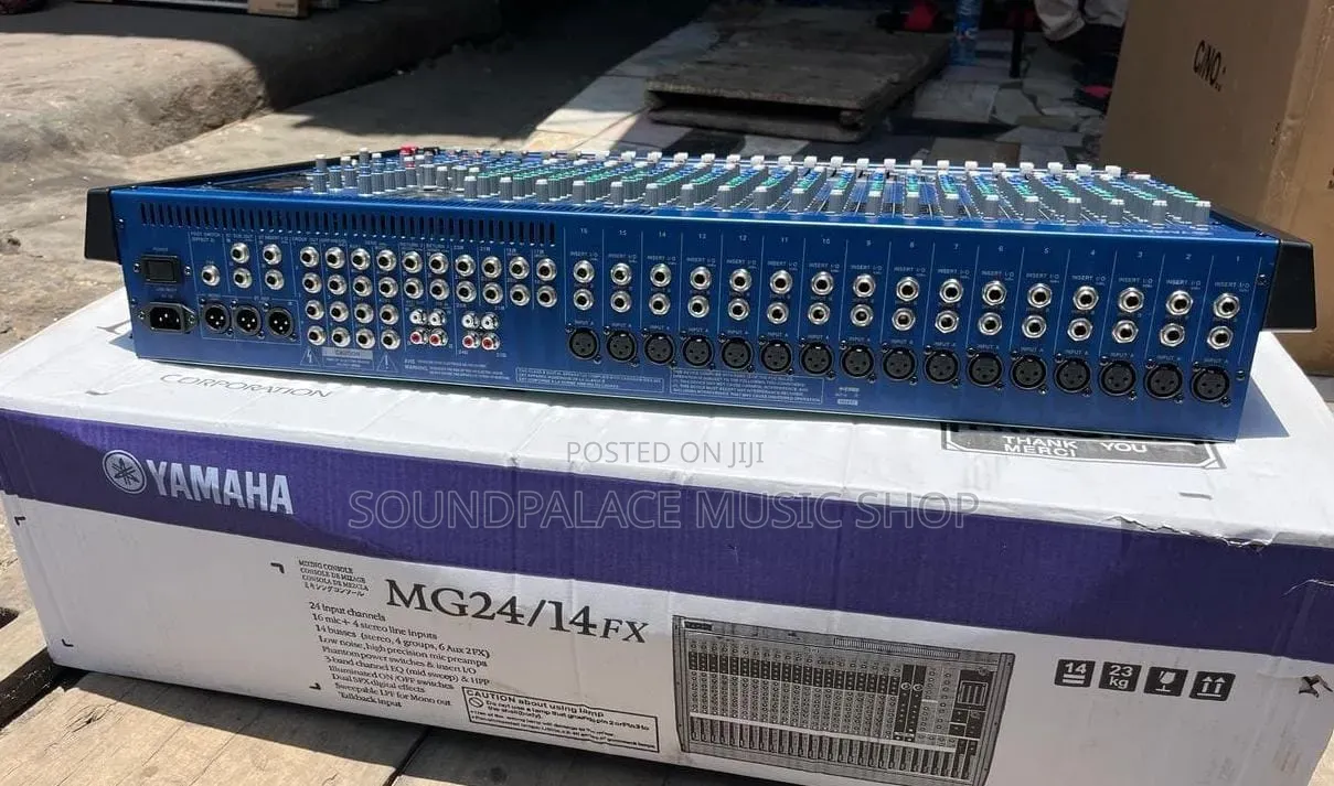 Yamaha MG24/14FX Mixing Console Professional 24-Channel Analog Mixer
