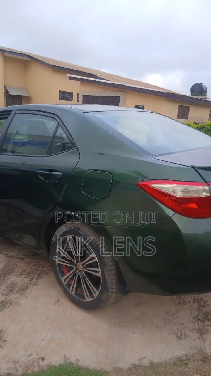 Toyota Corolla LE 4dr Sedan (1.8L 4cyl CVT) 2016 Green