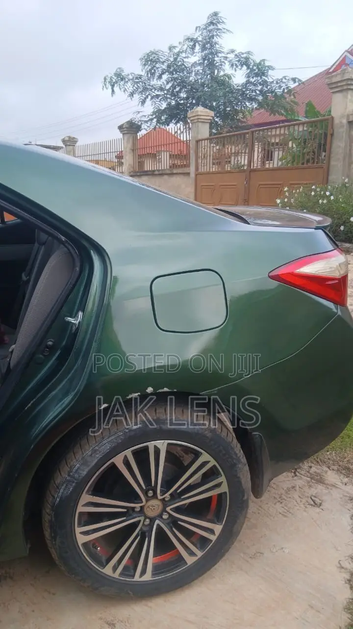 Toyota Corolla LE 4dr Sedan (1.8L 4cyl CVT) 2016 Green