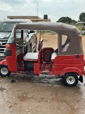 Bajaj RE 2025 Red