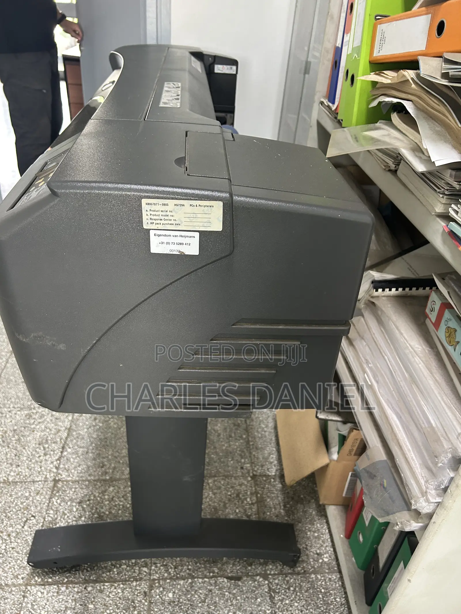 The HP DesignJet 800 Large-Format Color Inkjet Printer