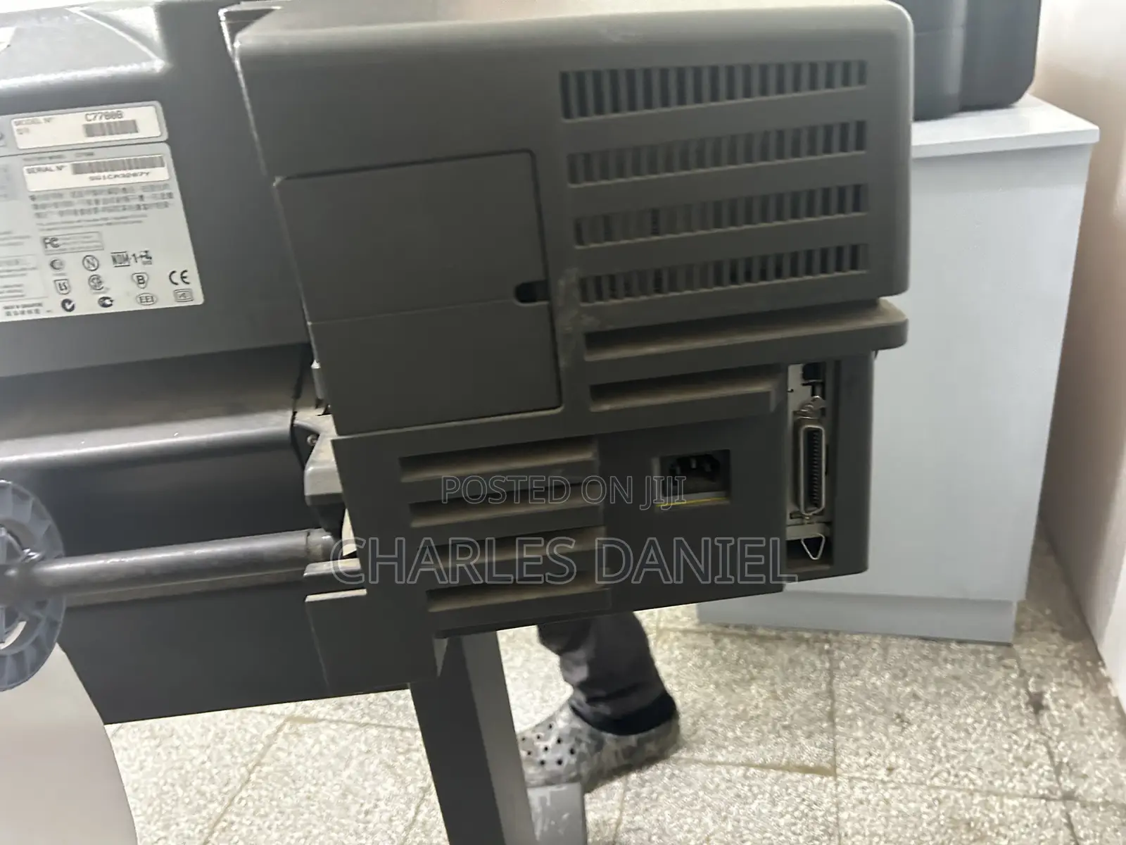 The HP DesignJet 800 Large-Format Color Inkjet Printer