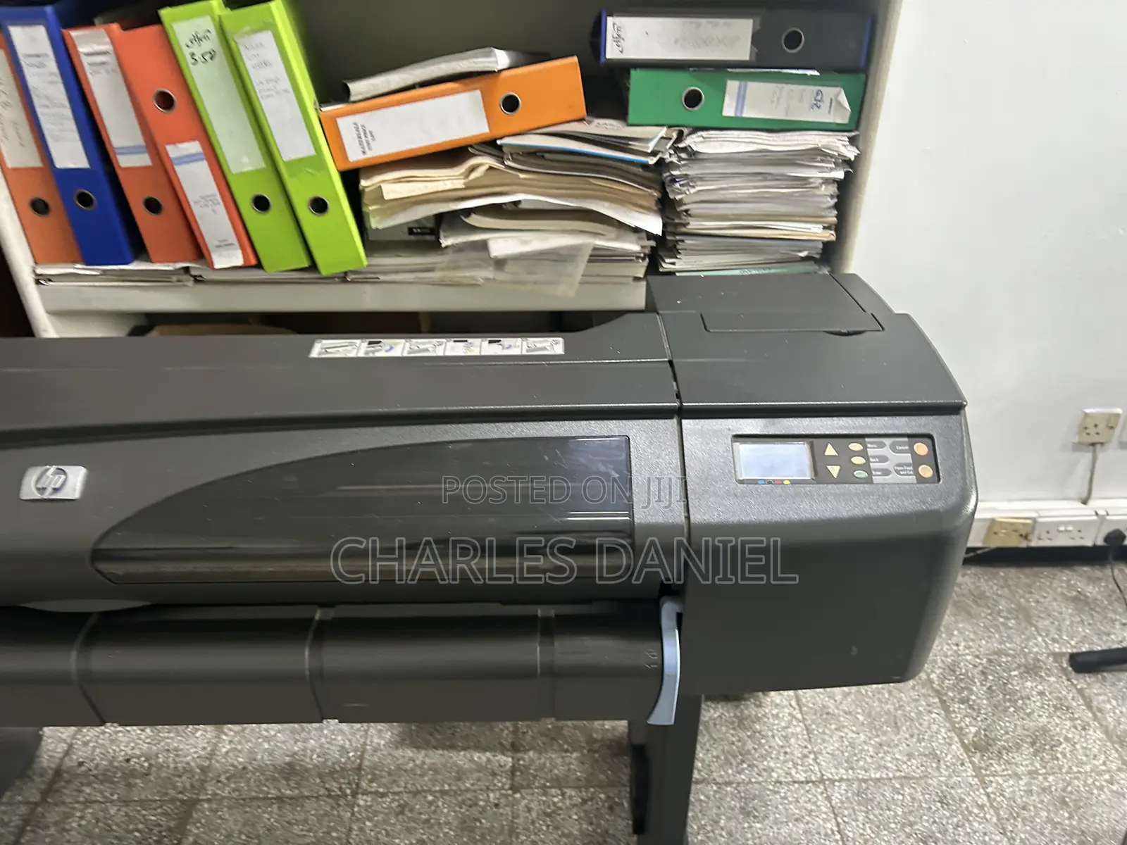 The HP DesignJet 800 Large-Format Color Inkjet Printer