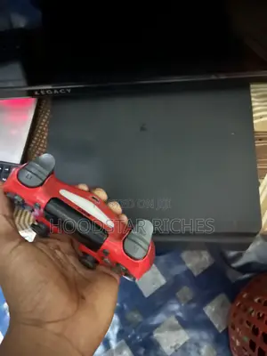 Play Station 4 Slim