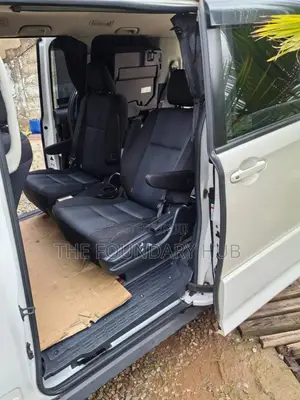 Toyota Voxy V 4WD 8-Seater 2016 White