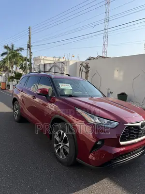 Toyota Highlander XLE 2022 Burgundy
