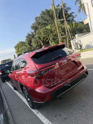 Toyota Highlander XLE 2022 Burgundy
