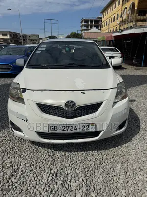 Toyota Yaris 2010 White