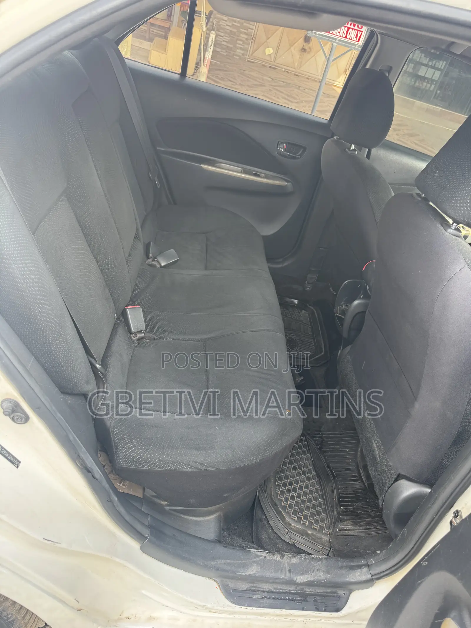 Toyota Yaris 2010 White