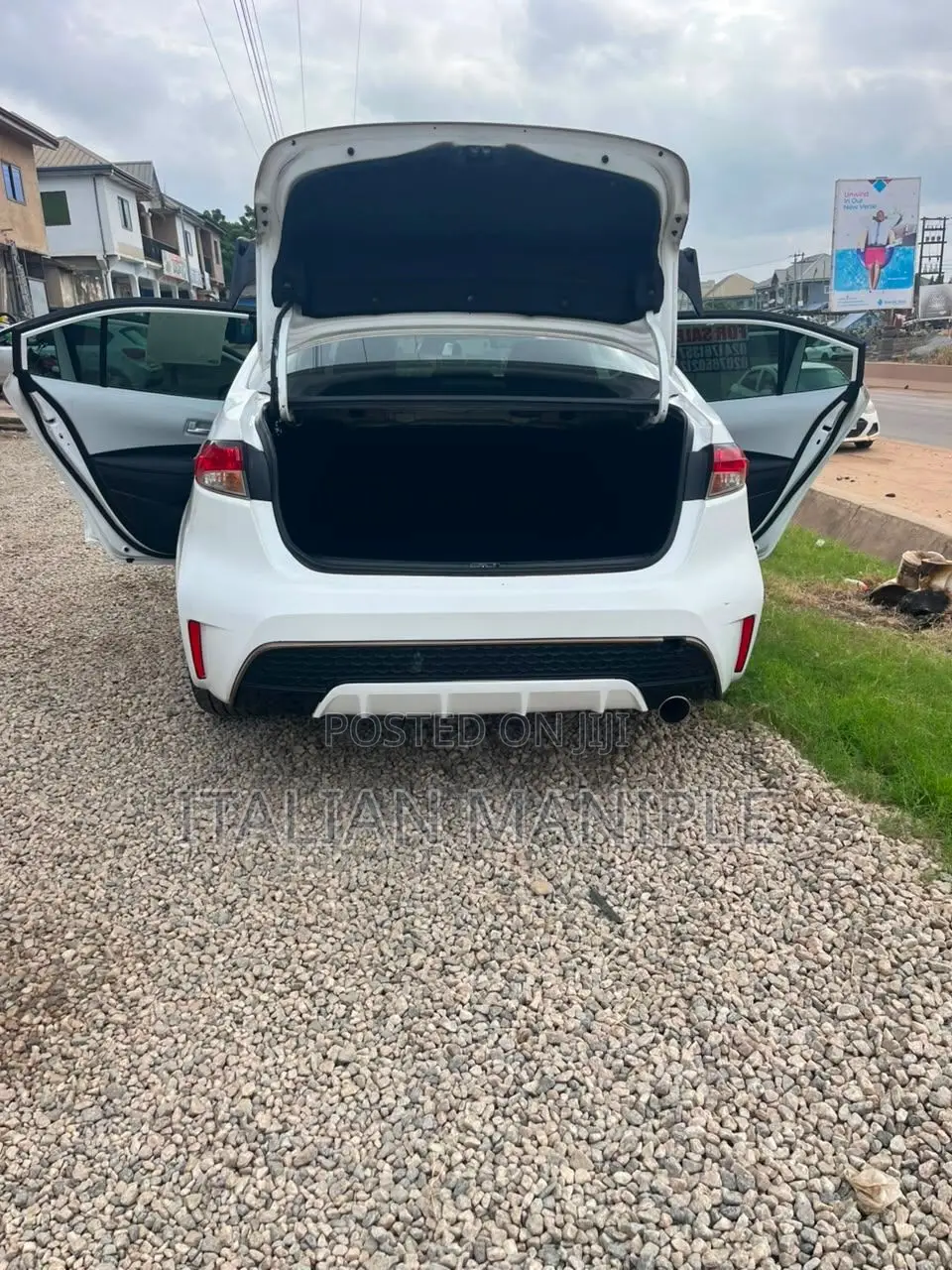 Toyota Corolla SE 2021 White