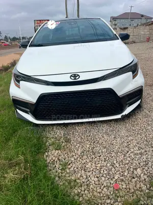 Toyota Corolla SE 2021 White