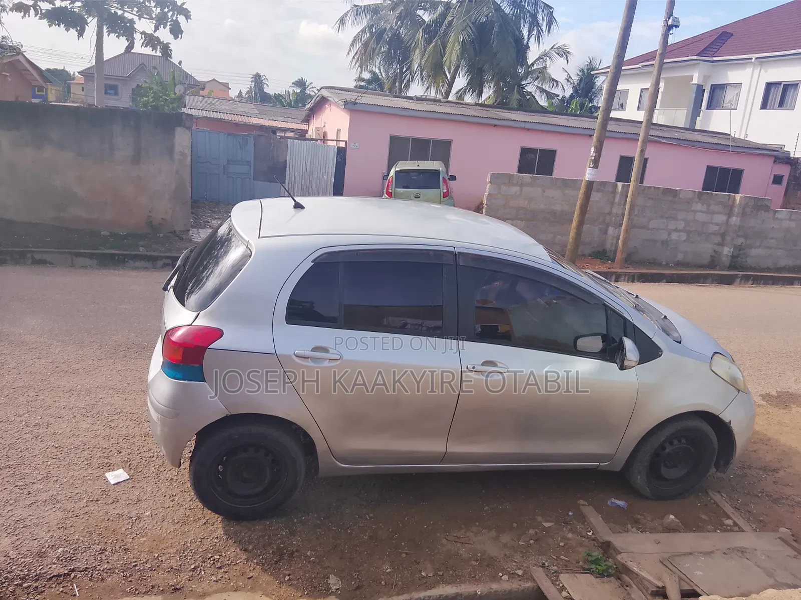 Toyota Vitz 2010 Silver
