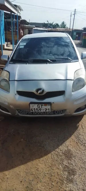 Toyota Vitz 2010 Silver