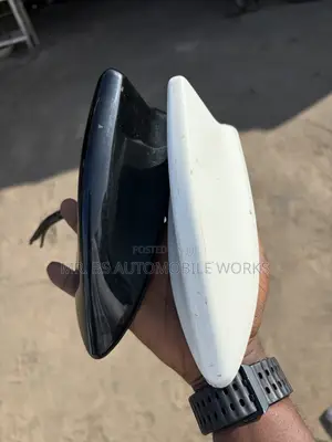 Honda CRV OEM Shark Antenna & Tracker 2017-2022