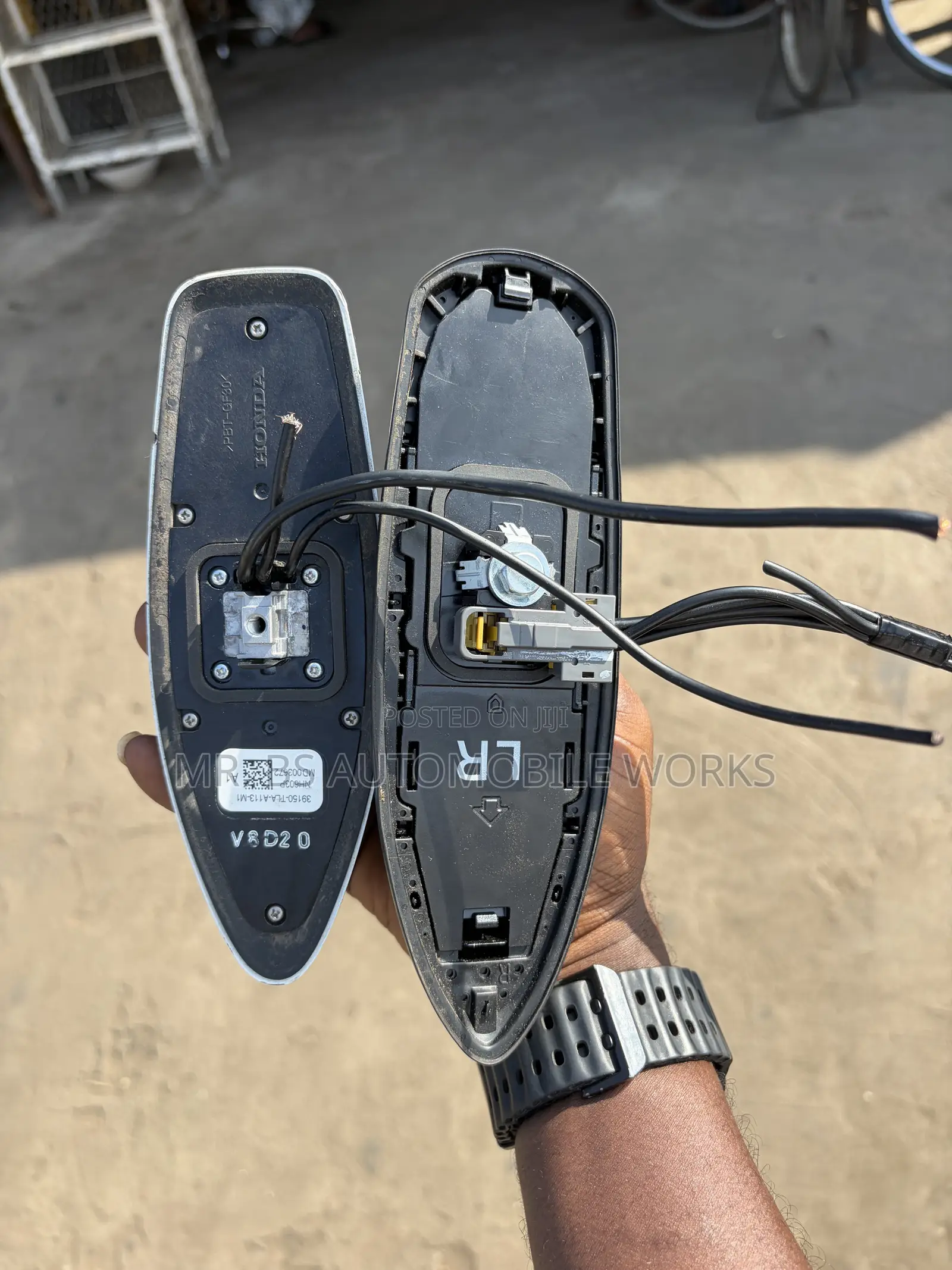 Honda CRV OEM Shark Antenna & Tracker 2017-2022