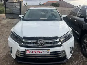 Toyota Highlander XLE 4x2 V6 (3.5L 6cyl 8A) 2018 White
