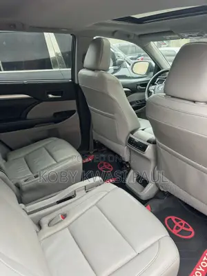 Toyota Highlander XLE 4x2 V6 (3.5L 6cyl 8A) 2018 White