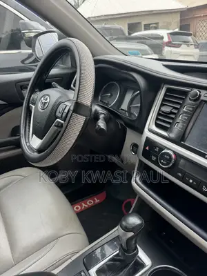 Toyota Highlander XLE 4x2 V6 (3.5L 6cyl 8A) 2018 White