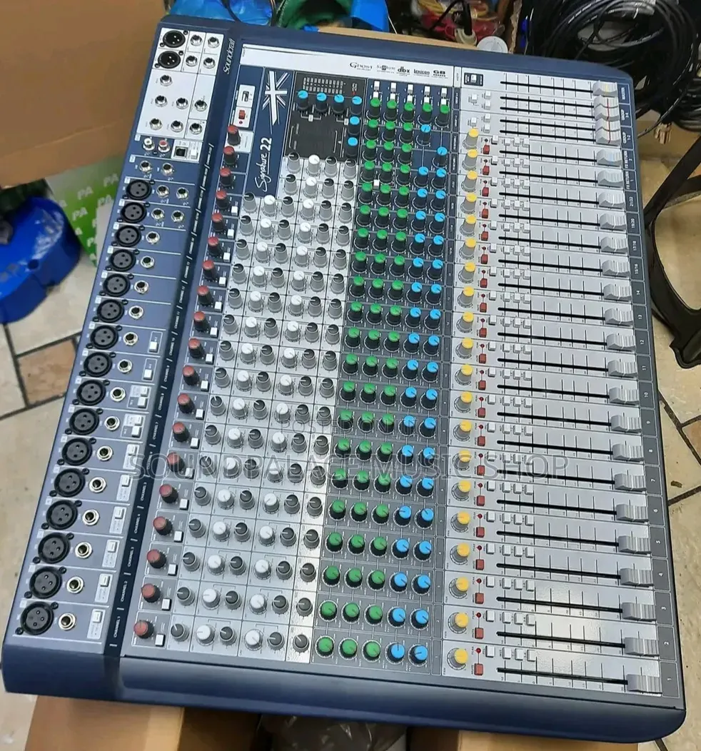 Soundcraft Signature 22 Analog Audio Mixer