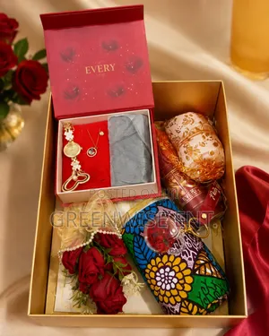 Luxury Love & Romance Gift Set – Premium Birthday Celebration Box