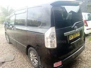 Toyota Voxy 2011 Black