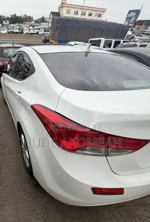 Hyundai Elantra Limited Sedan FWD (1.8L 4cyl 6A) 2013 White