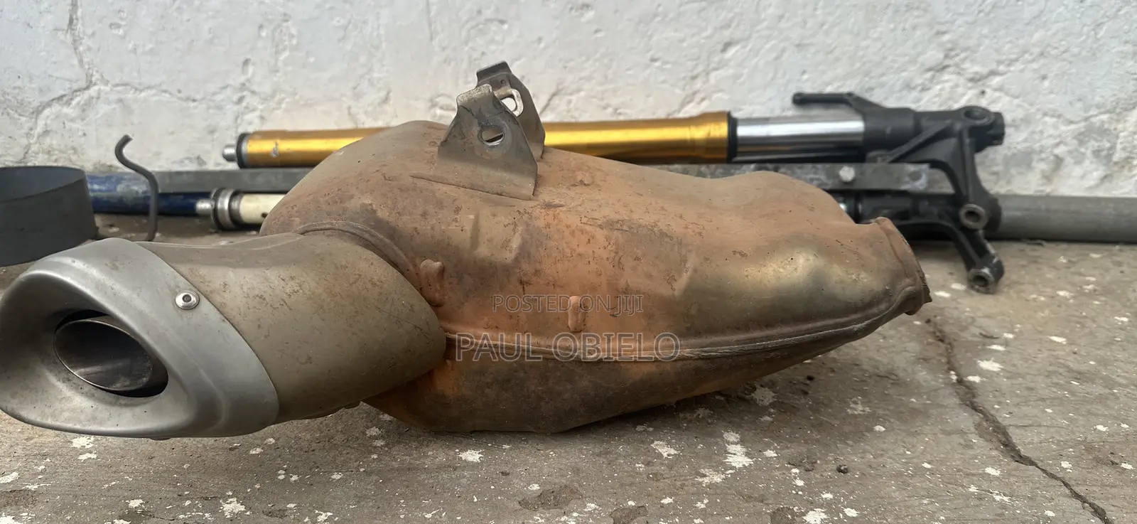 Tracer 900 Stock Exhaust