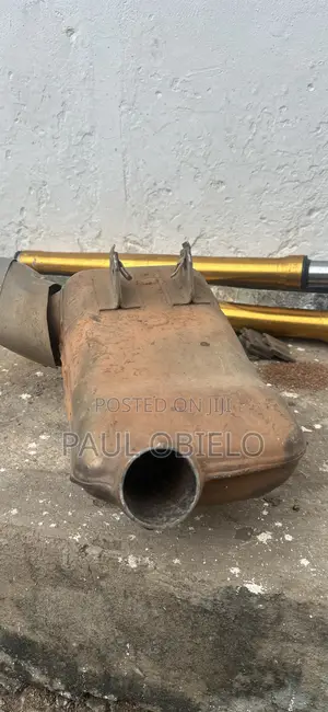 Tracer 900 Stock Exhaust