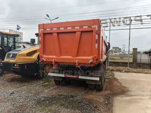 10 Wheeler Howo Sinotruck Tipper Truck for Sale
