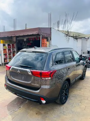 Mitsubishi Outlander LE FWD 2018 Brown